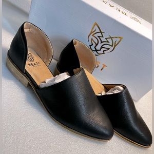 Beast Fashion Carter 23 Flats black Cute size 5.5 New